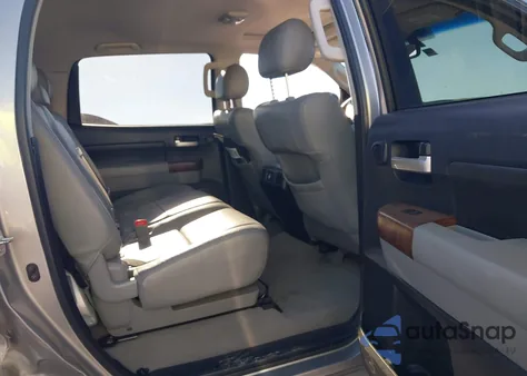 2010 Toyota Tundra Limited 5.7L V8 z USA, uszkodzony, nr VIN 5TFFY5F13AX093024